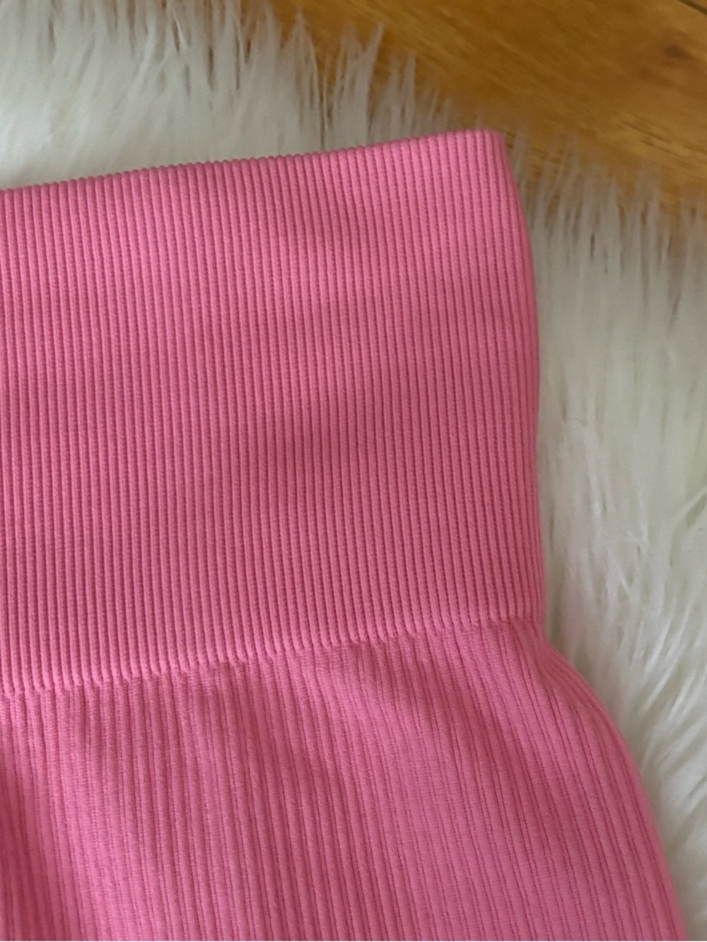 High Rise Ribbed Seamless Bike Shorts - Picture 2 of 5